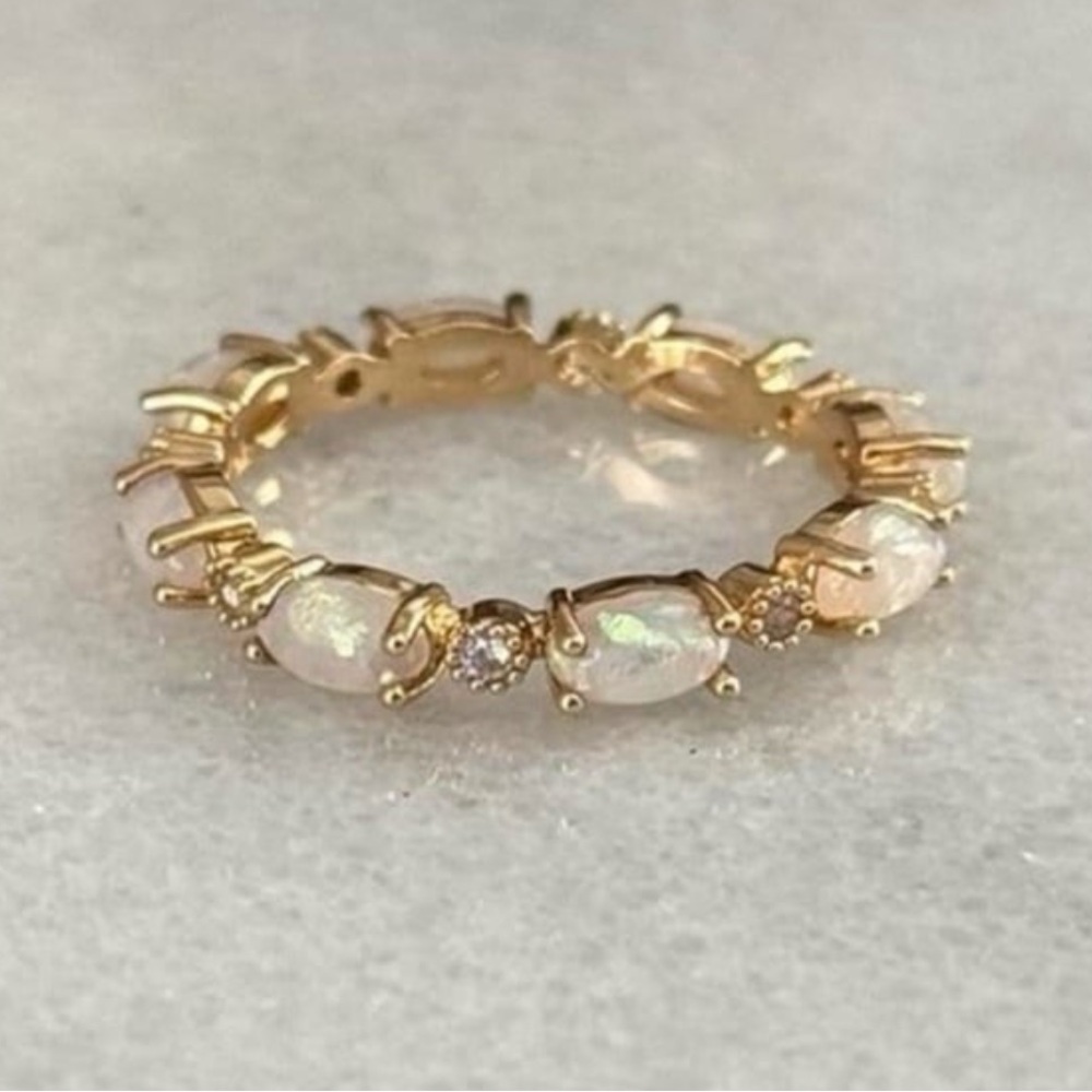 Gold Opal Crystal Pave Princess Ring Brand New

Stainless Steel

Brand New